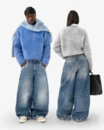 Acquista i jeans Reaven Silver Snowfall Rift Denim dal nostro negozio. Questi jeans di alta qualità, dal lavaggio medio, presentano un effetto anticato color argento e un'audace silhouette con spacchi. Acquista ora!