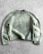 Acquista questo maglione in mohair Reaven Matcha Green Nuvola dal nostro negozio. È realizzato in mohair di prima qualità e morbido. Acquista ora!